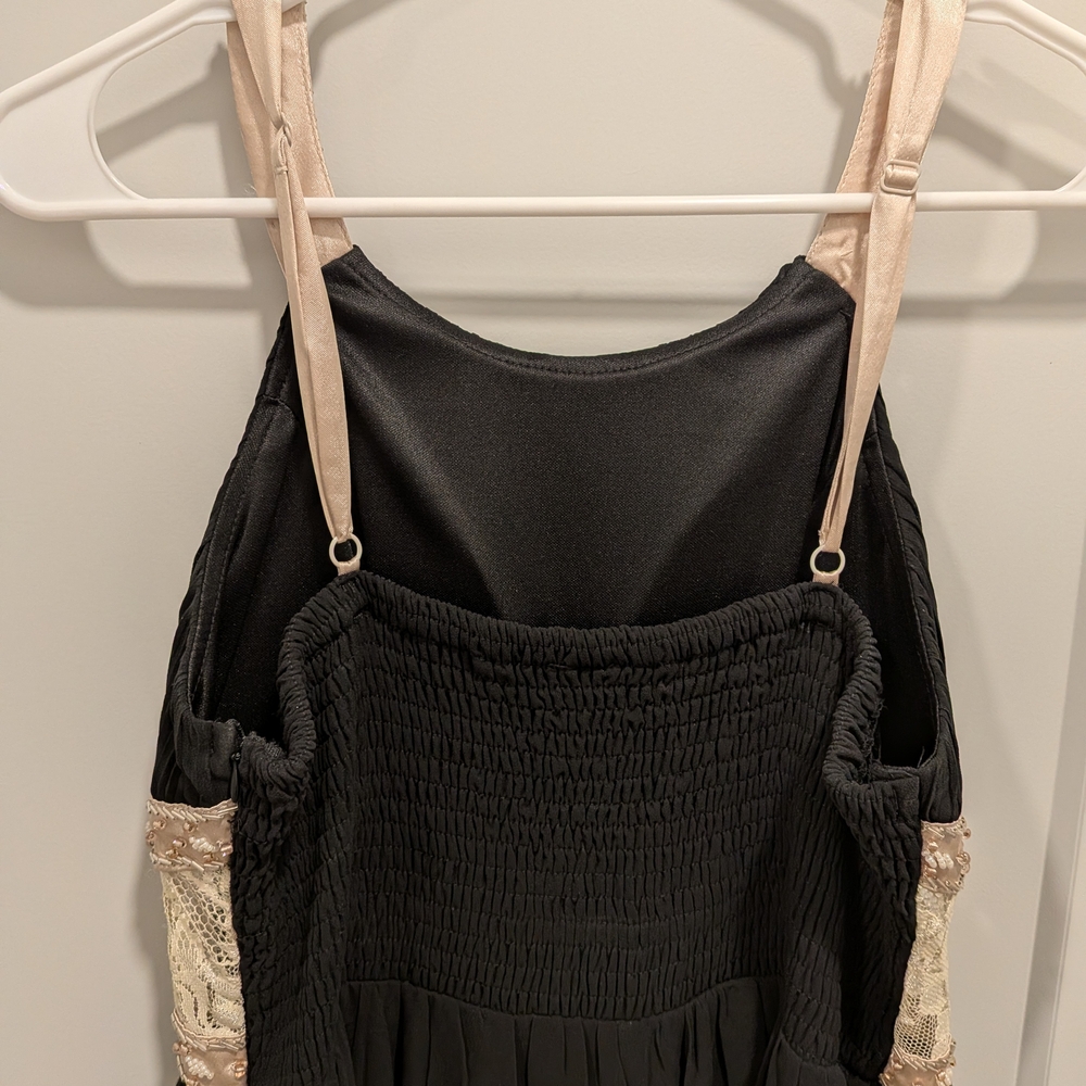 Elegant Black Dress - Picture 5 of 6